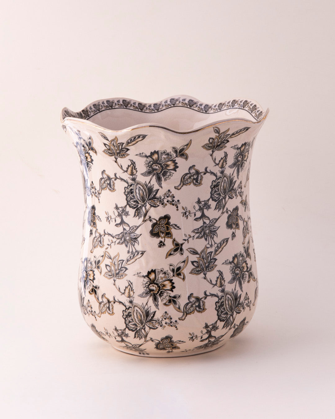 'Royal Noir' Ornamental Decorative Vase