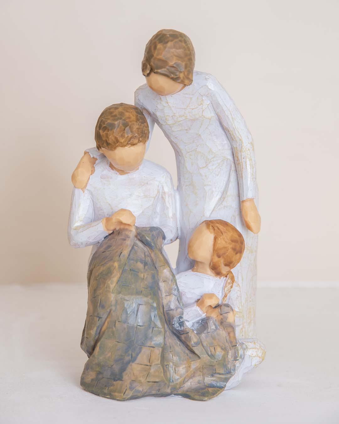 Embrace of Serenity Figurine - The Decor Kart
