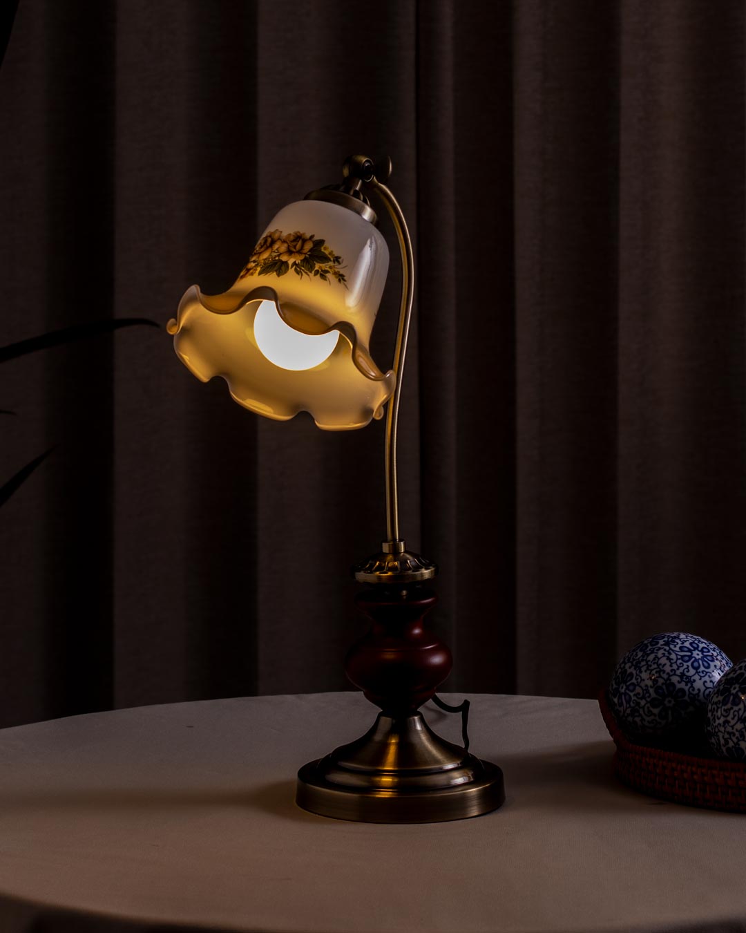 'Olivia' Fenton Lamp w/ Scalloped Glass Shade