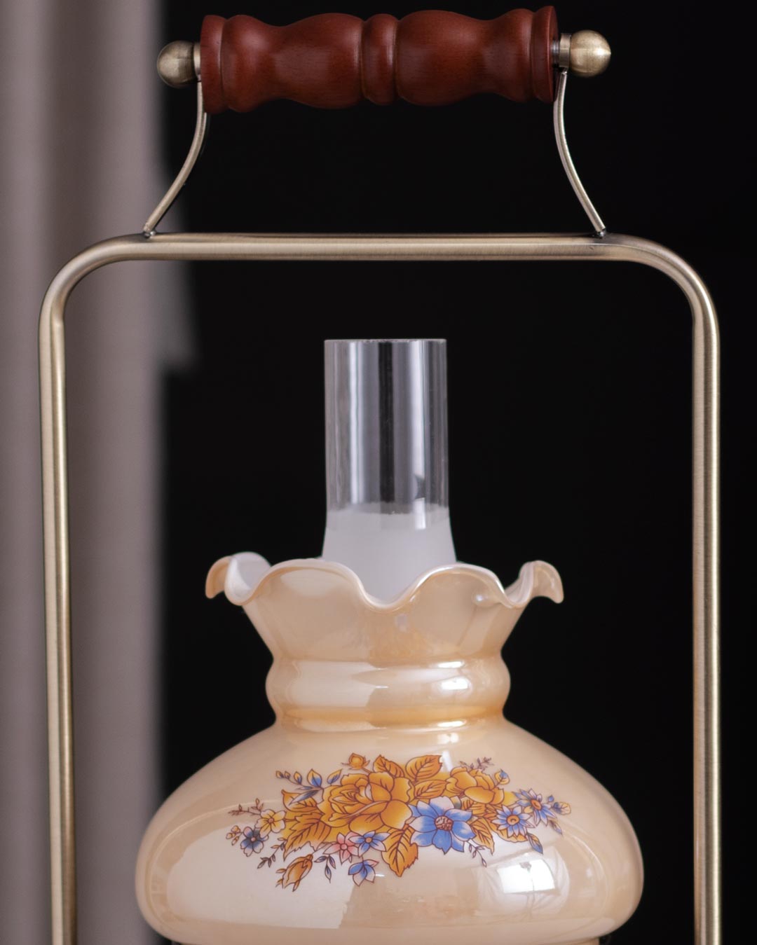 'Floral Fantasia' Fenton Lamp w/ Scalloped Glass Shade