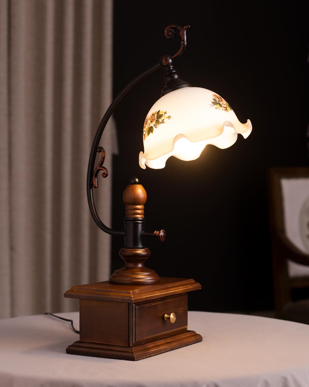 'Olivia' Fenton Lamp w/ Scalloped Glass Shade