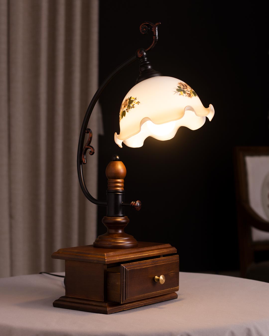 'Olivia' Fenton Lamp w/ Scalloped Glass Shade