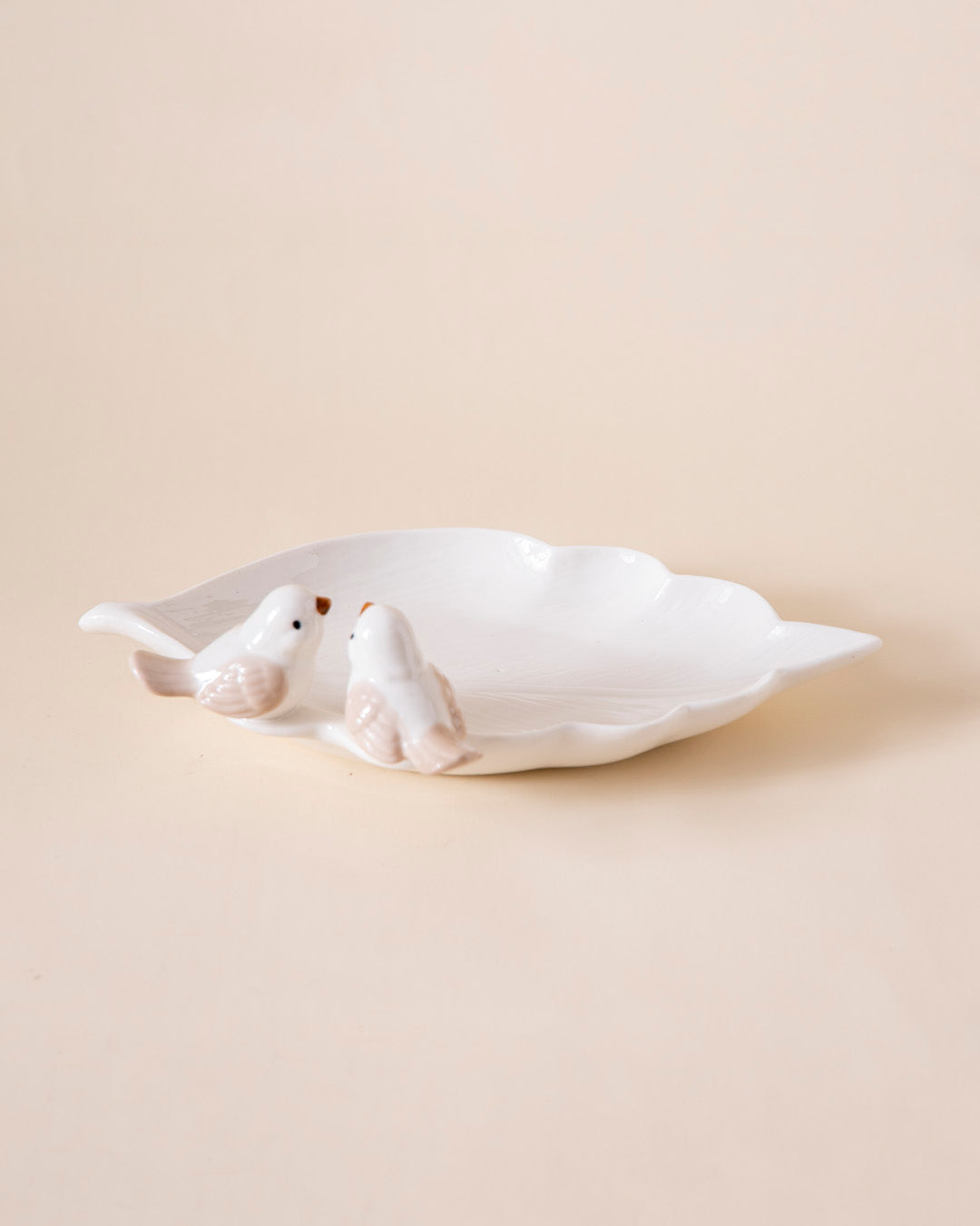 Whispering Lovebirds Leaf Ring Dish - White