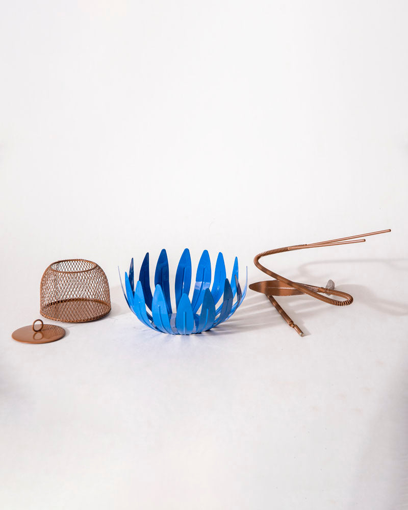 Garden Flower Bird Feeding Stand - Blue