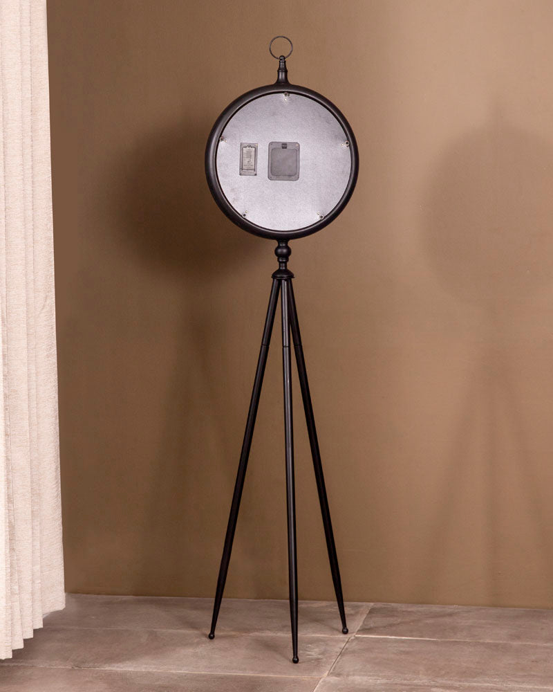 Vintage-Styled Tripod Clock