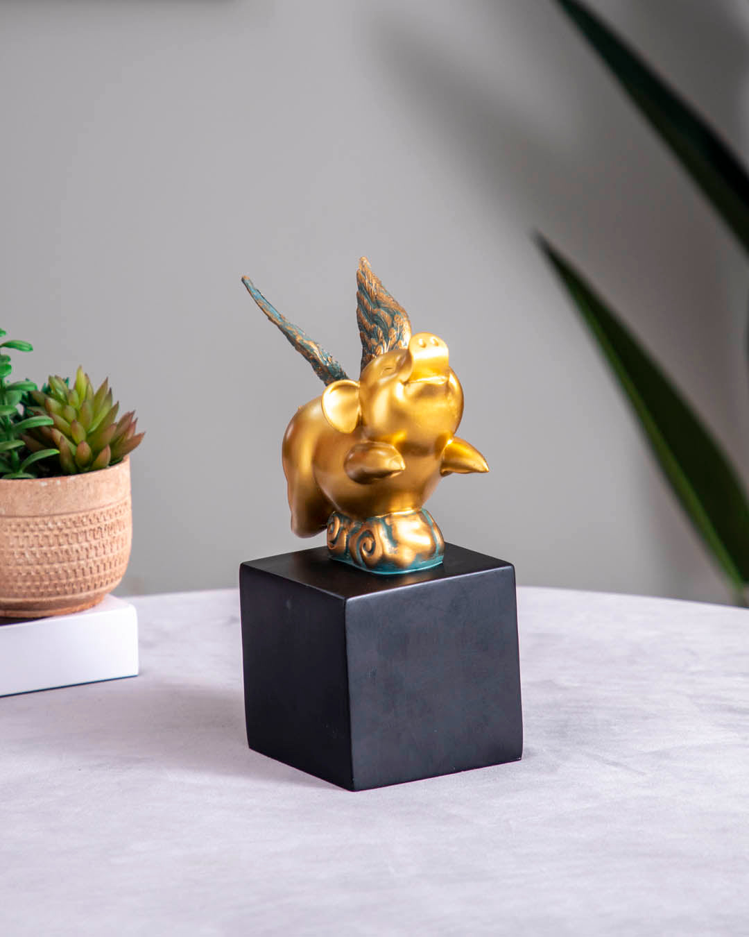 Flying Piggy Figurine - Set of 2