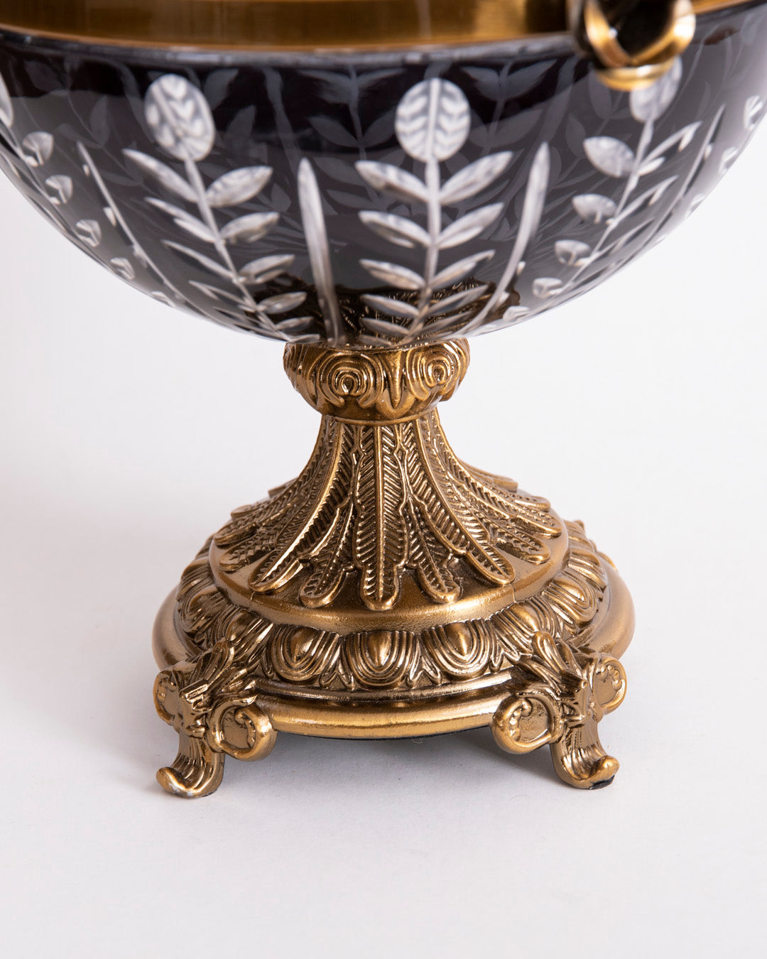 Antique Style Globe Decorative Lidded Vase