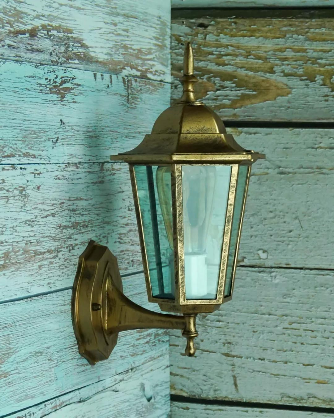 Heritage Glow Outdoor Wall Light