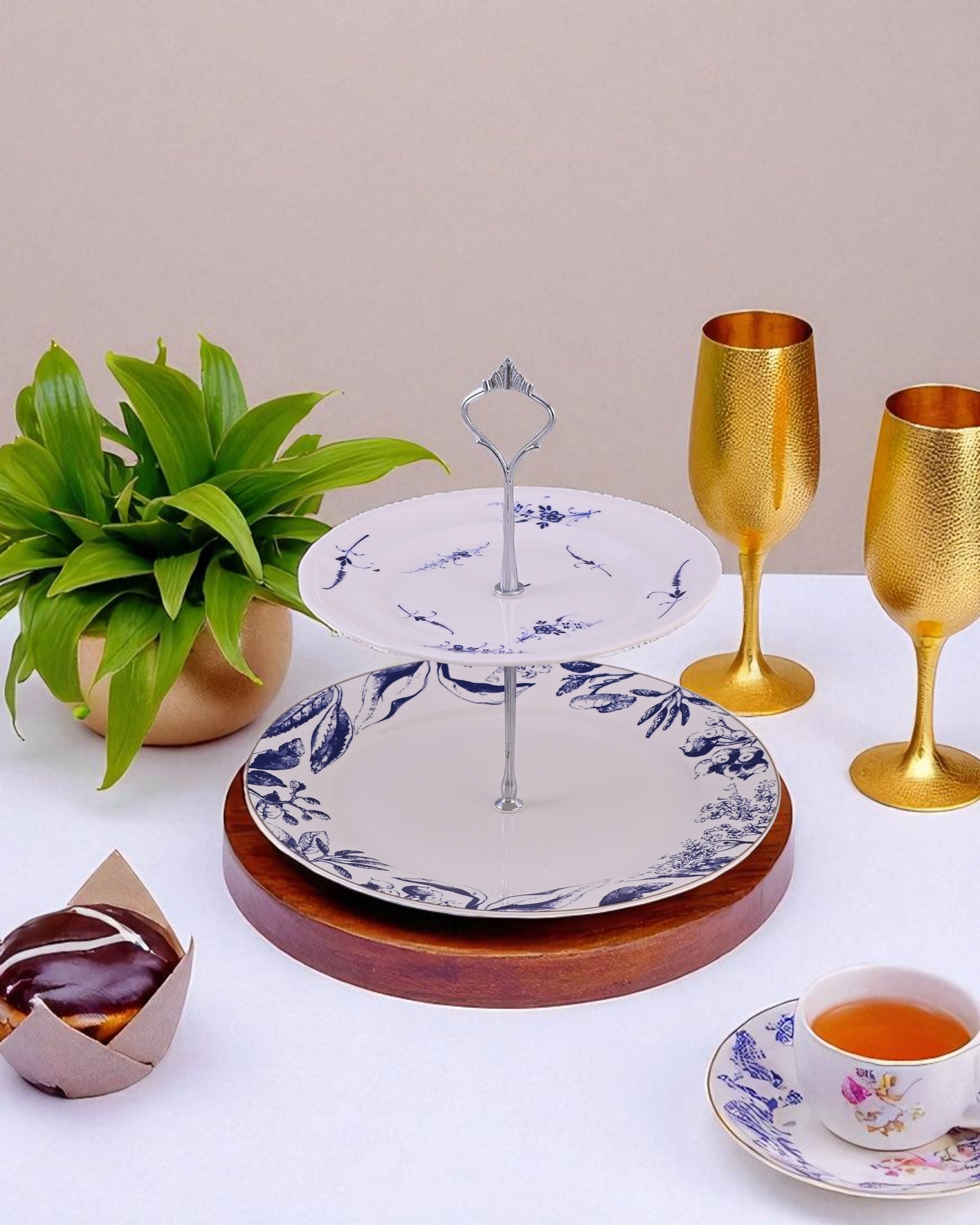 Wilhelm 2-Tier Cake Stand