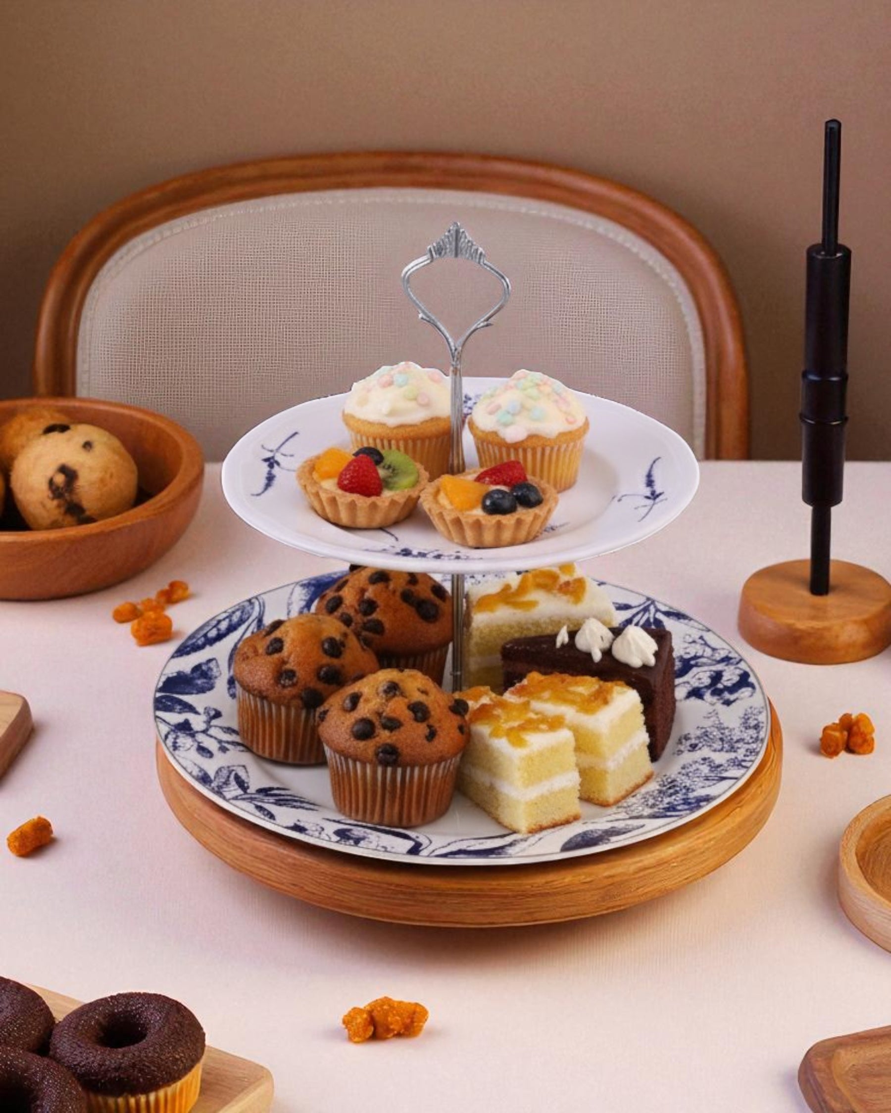 Wilhelm 2-Tier Cake Stand