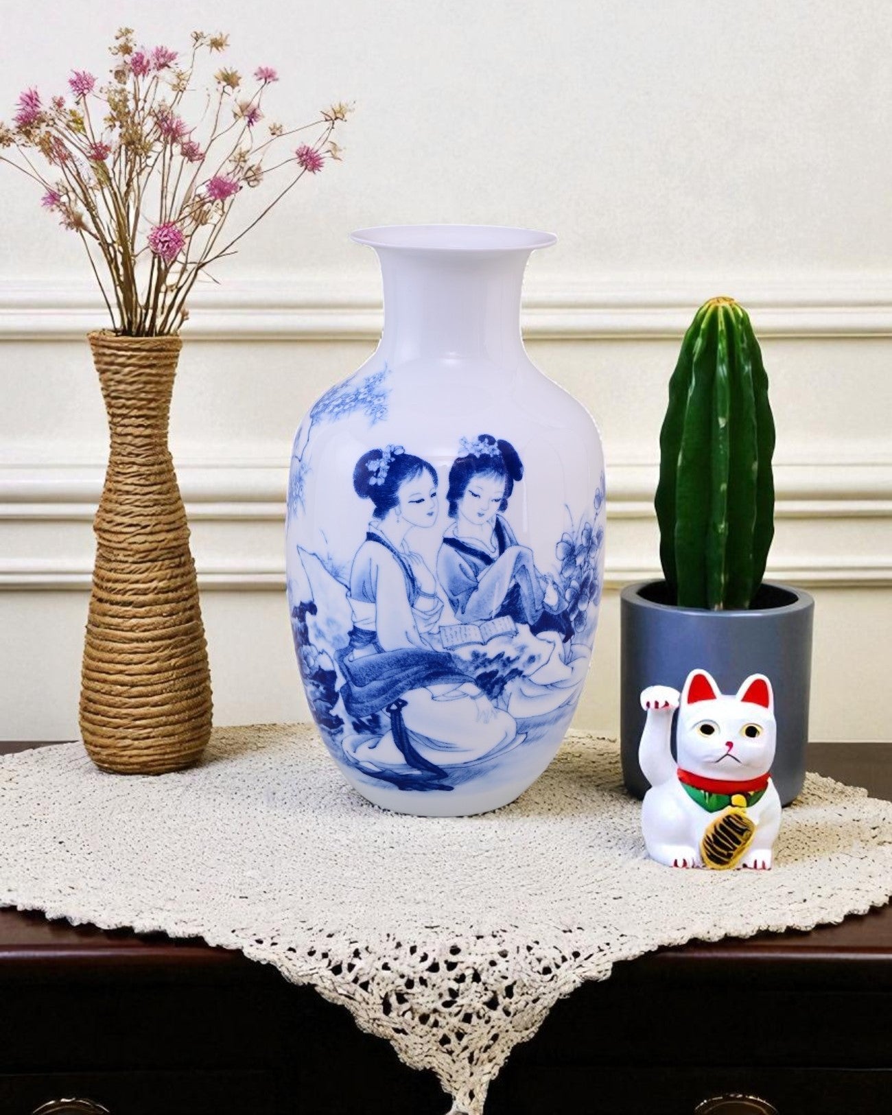 Qinghua Ci Elegant Maiden Bone China Vase