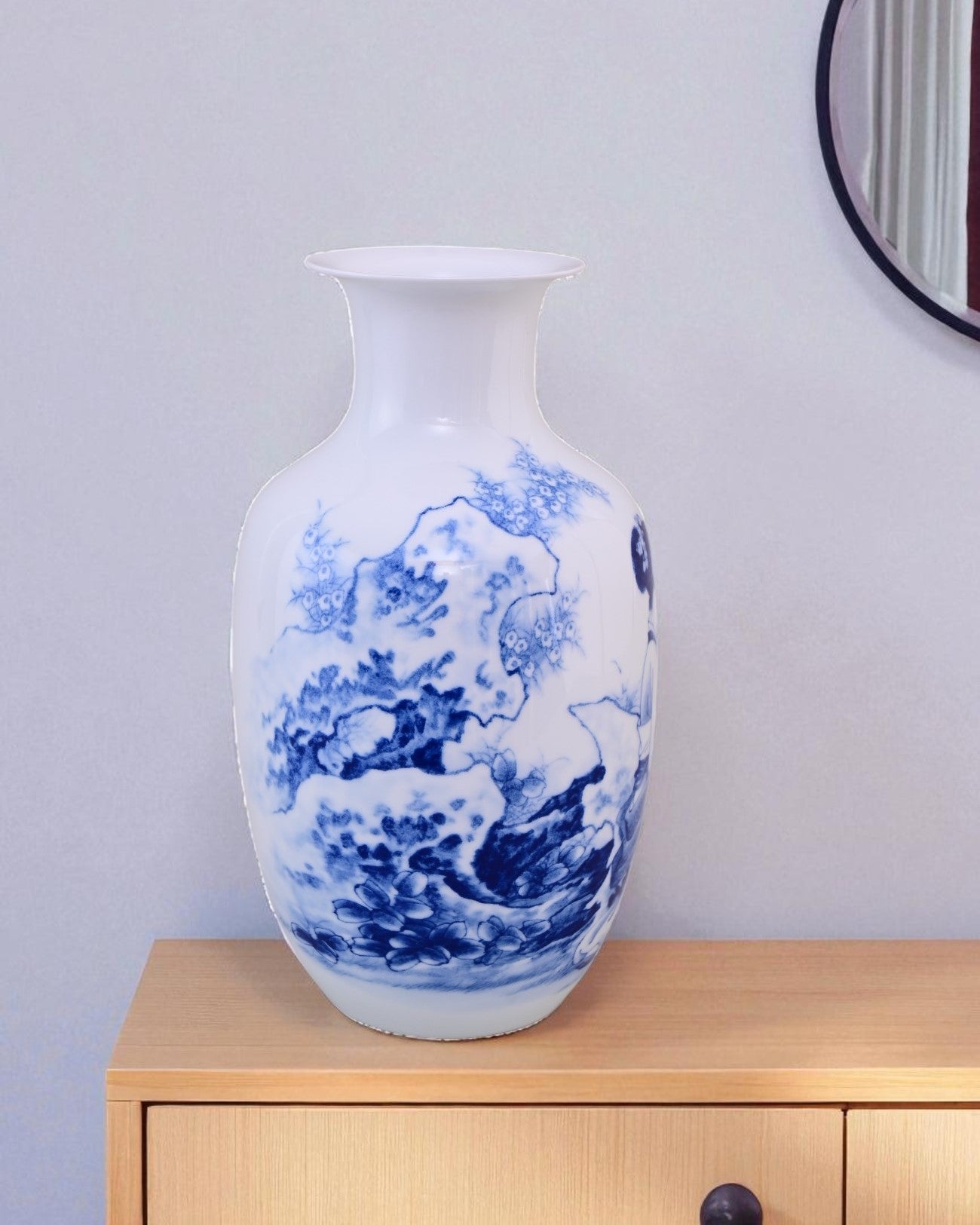 Qinghua Ci Elegant Maiden Bone China Vase