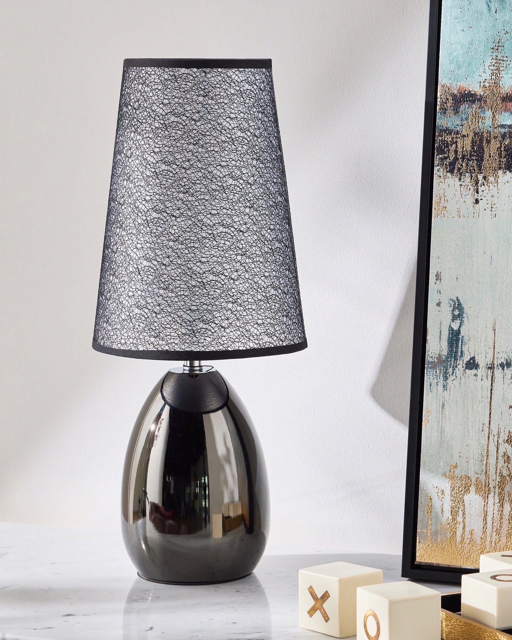 Simple Nordic Table Lamp - Black