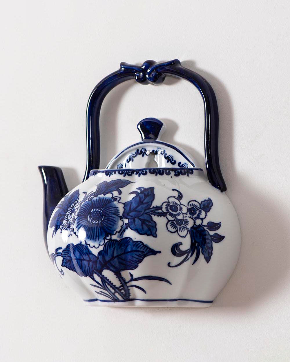 Victorian-inspired wall-mounted kettle planter with a blue floral pattern for a timeless and chic interior.