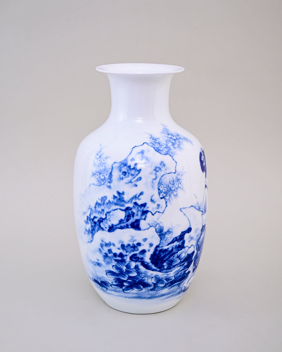 Qinghua Ci Elegant Maiden Bone China Vase