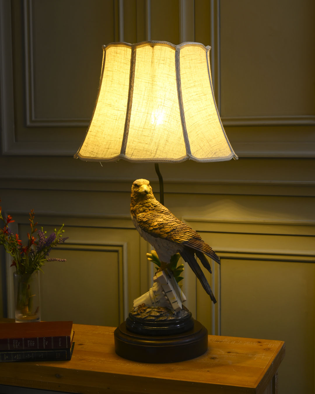 'Regal Hawk' Figurine Decorative Table Lamp