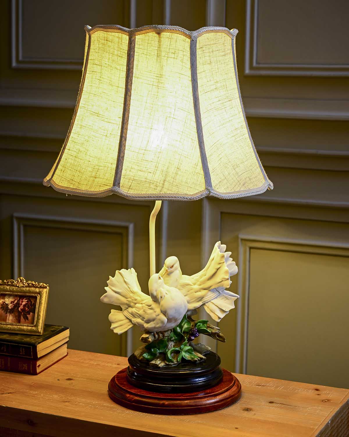 'Lovebirds in Bloom' Doves Family Table Lamp