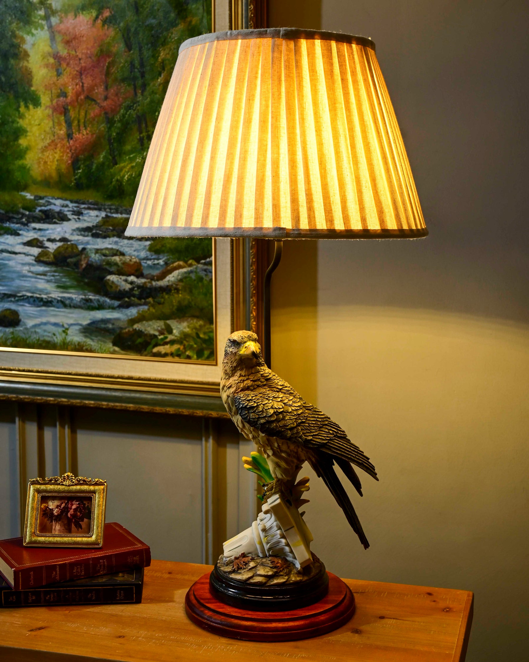 'Regal Hawk' Figurine Decorative Table Lamp