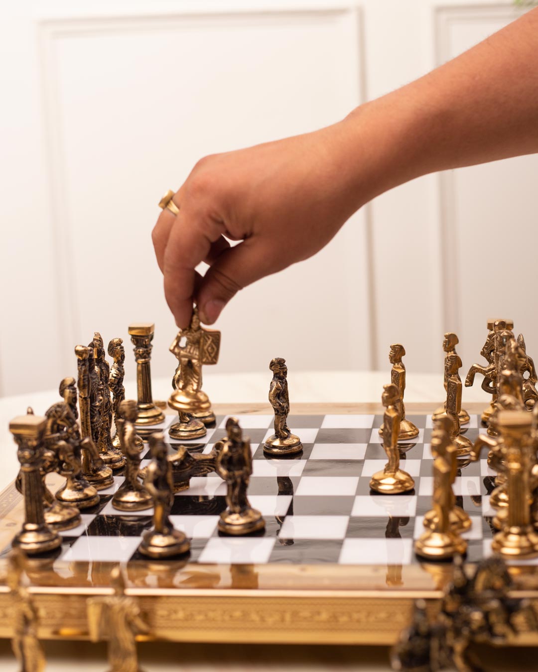 Historical Greek vs Roman Army Chess Set - The Decor Kart
