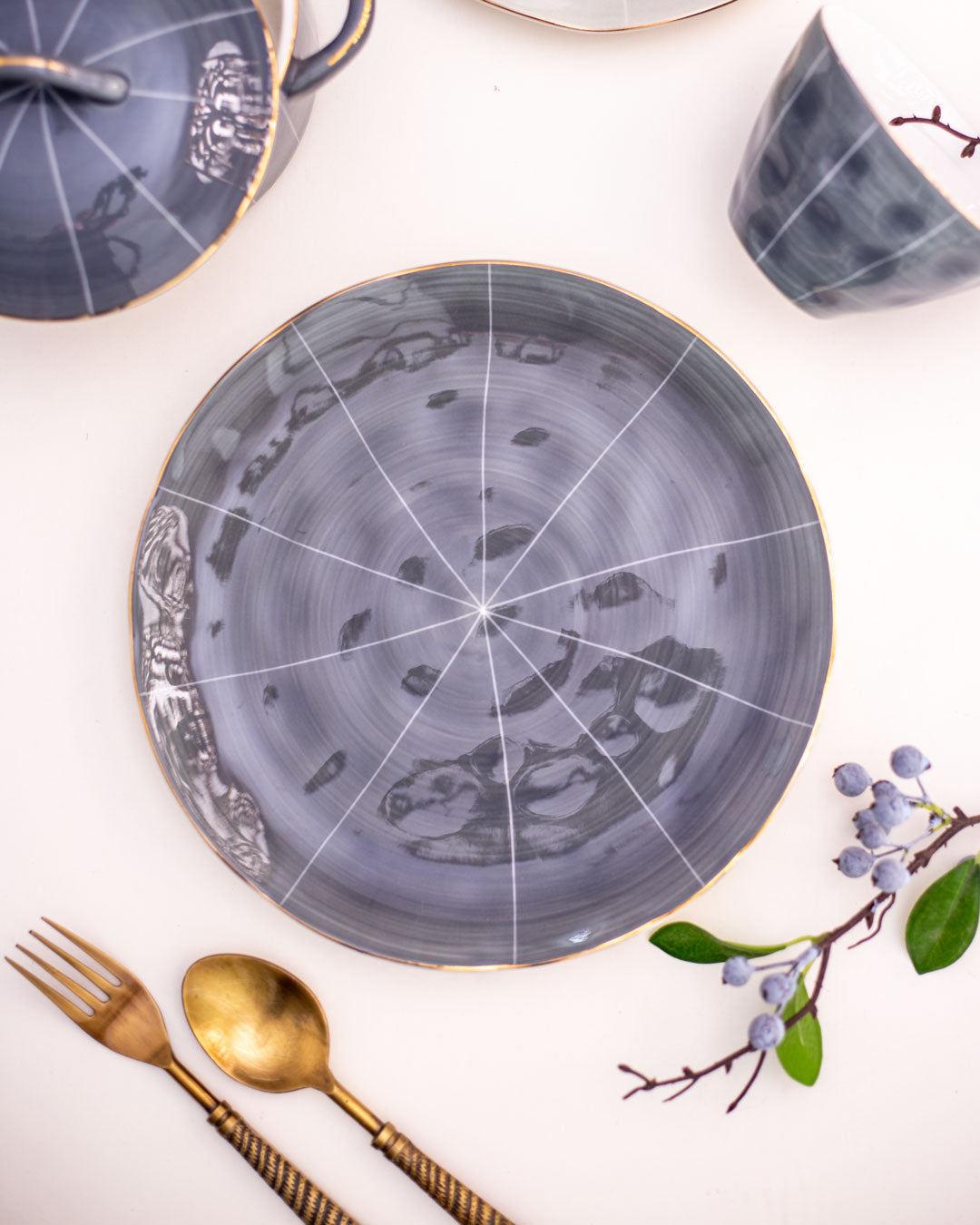 Irregular White Lines Design Dinner Plates