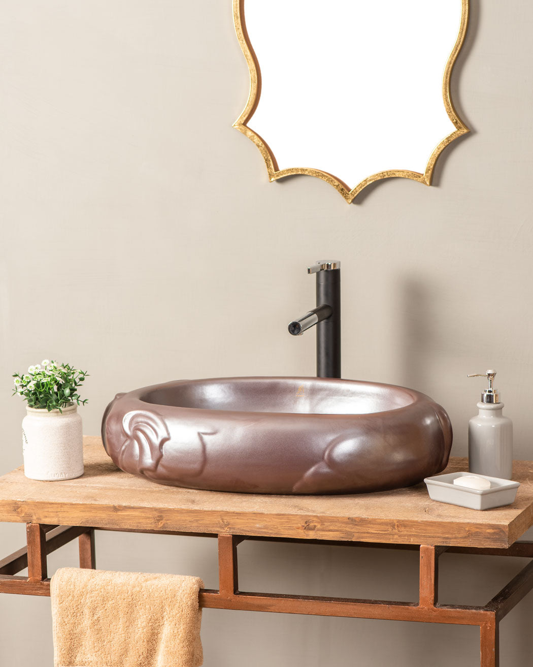 porcelain wash basin