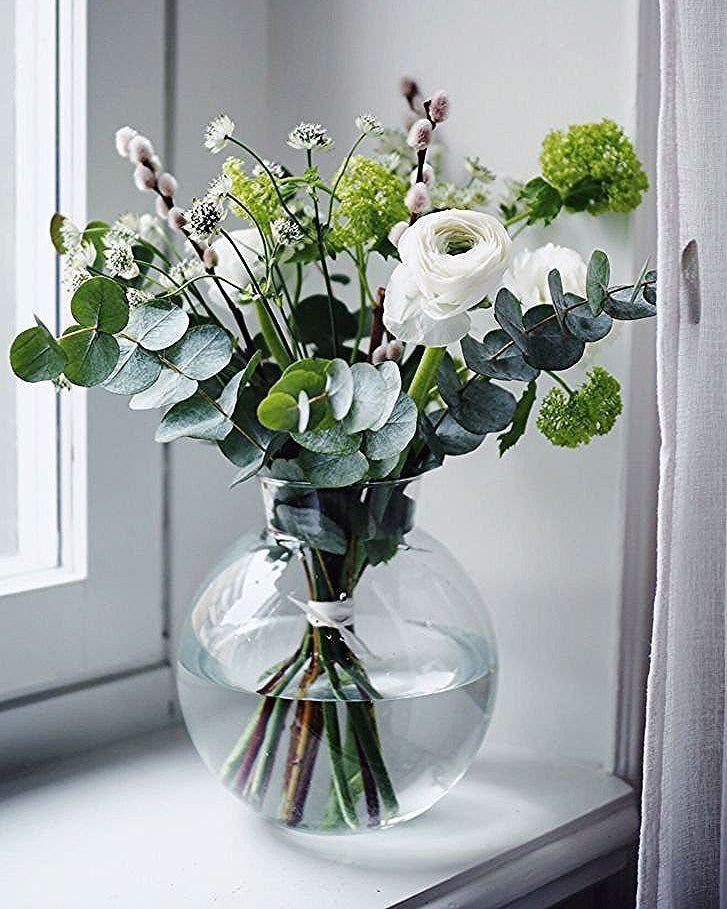 FAUX is the new FRESH : Why artificial flowers are replacing real flowers
