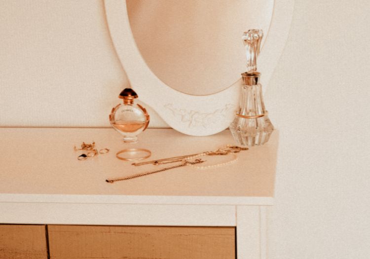 Declutter Your Vanity with the Perfect Jewellery Organiser from the Decor Kart