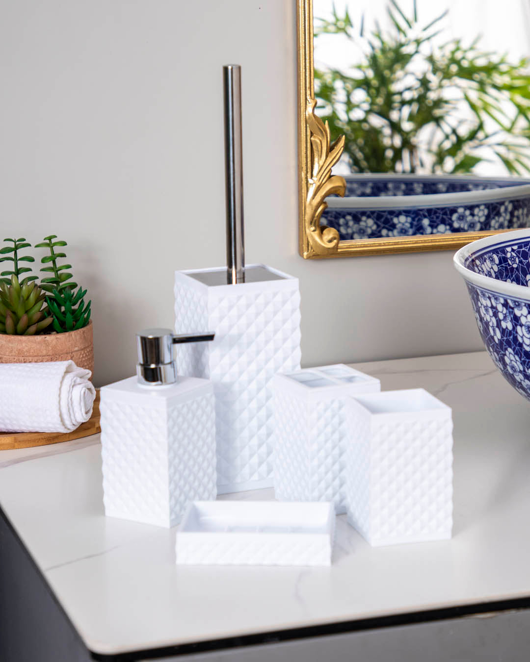 White Contemporary 4 piece acrylic bathroom set 