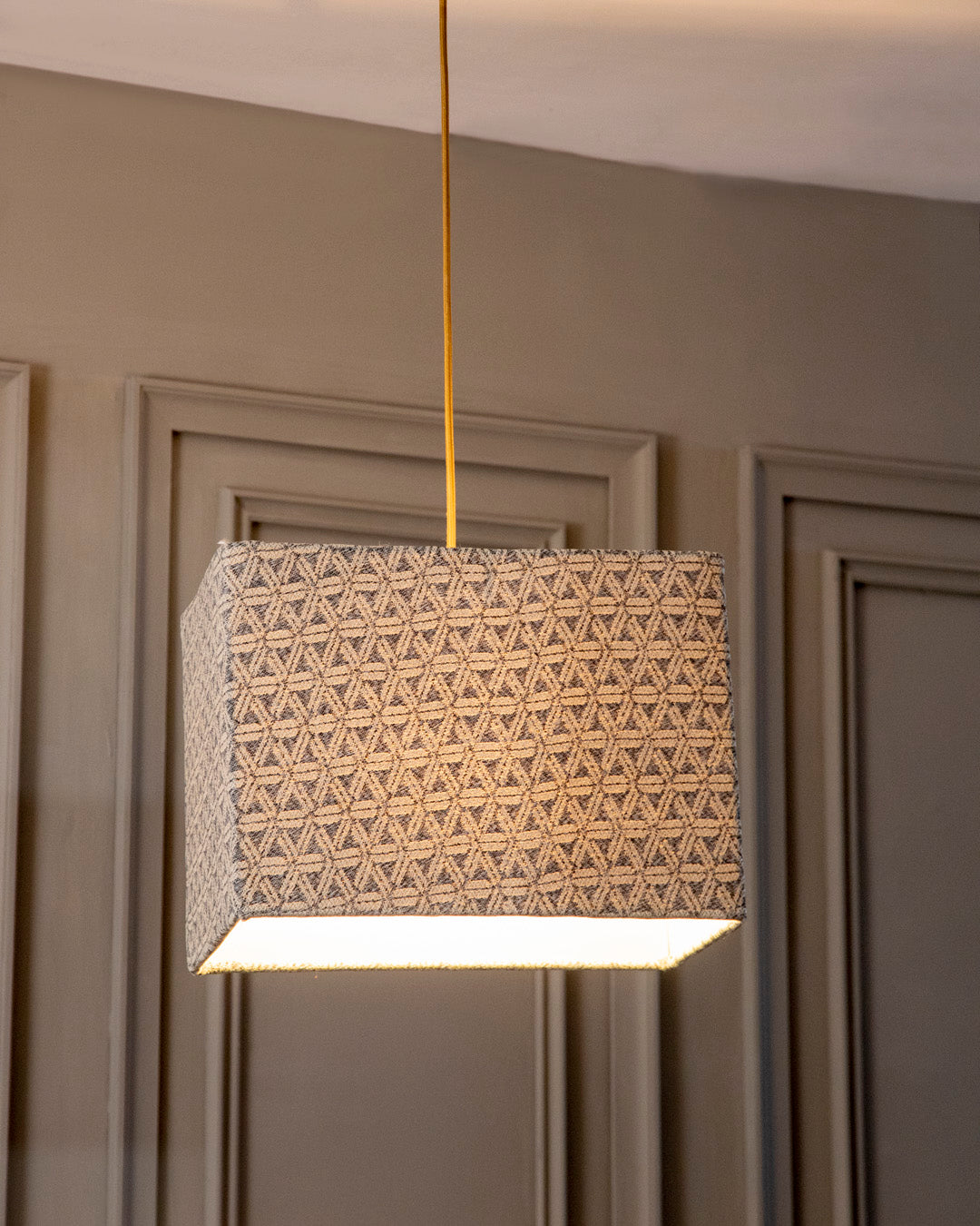 Lattice Pattern Rectangular Shade Pendant Light 