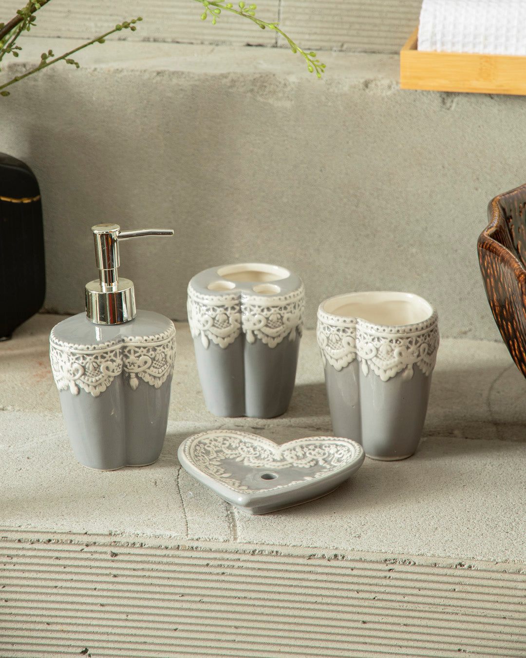 Romantic Lace Heart 4-Piece Bath Set 