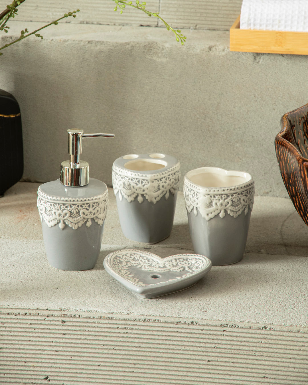 Romantic Lace Heart 4-Piece Bath Set 
