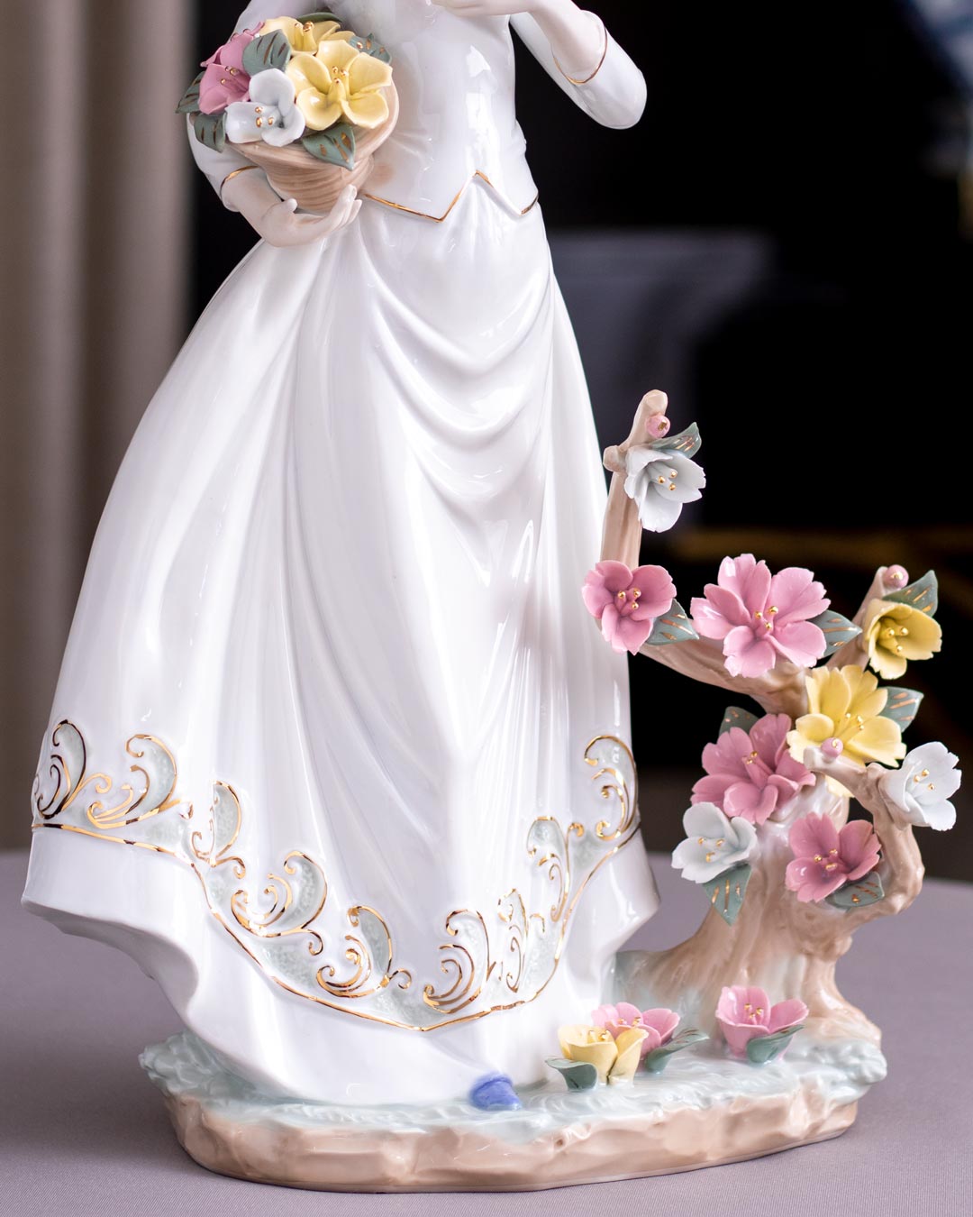 'Victorian Lady' Fine Porcelain Figurine - The Decor Kart 