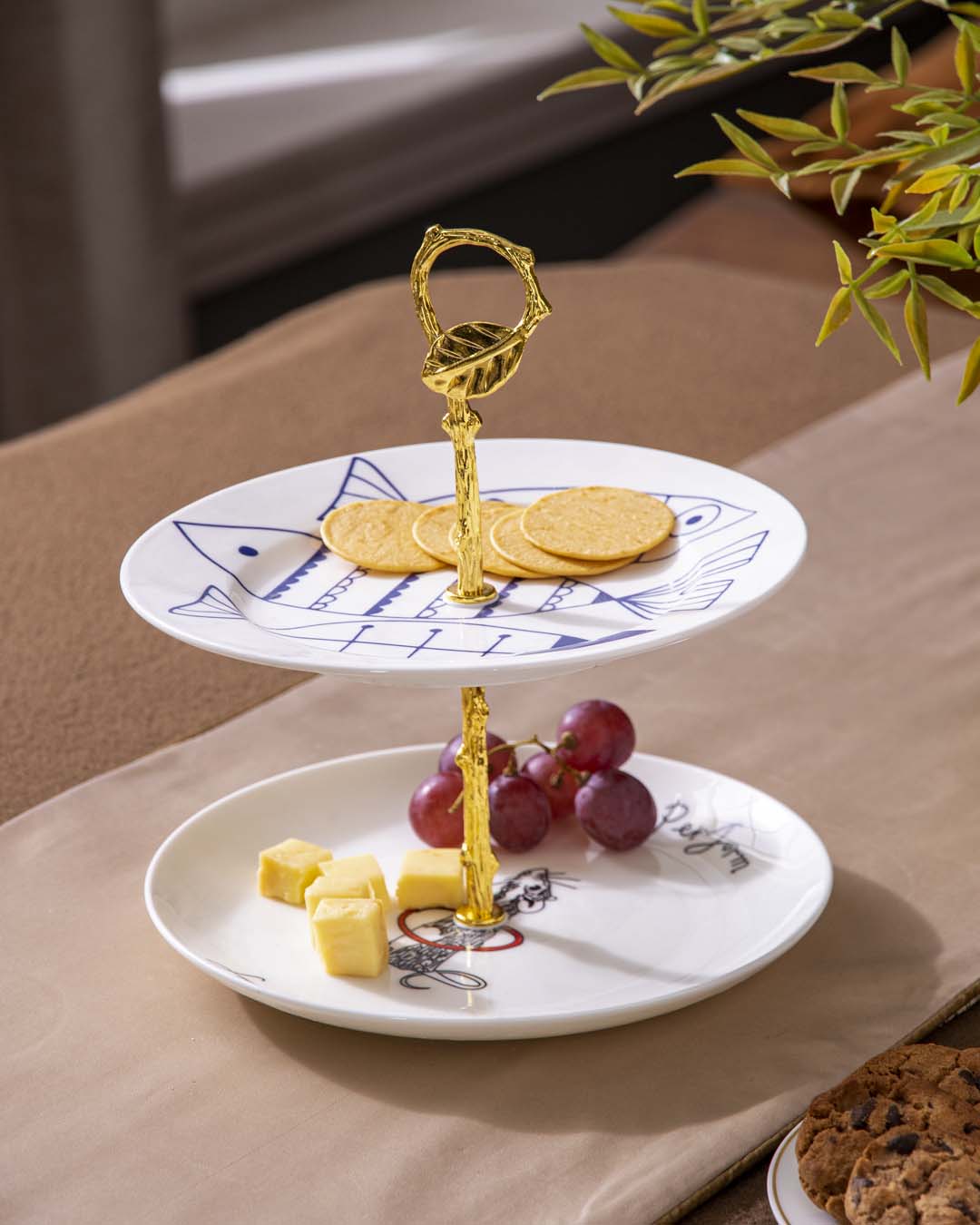 The Fish 2-Tier Cake Stand 