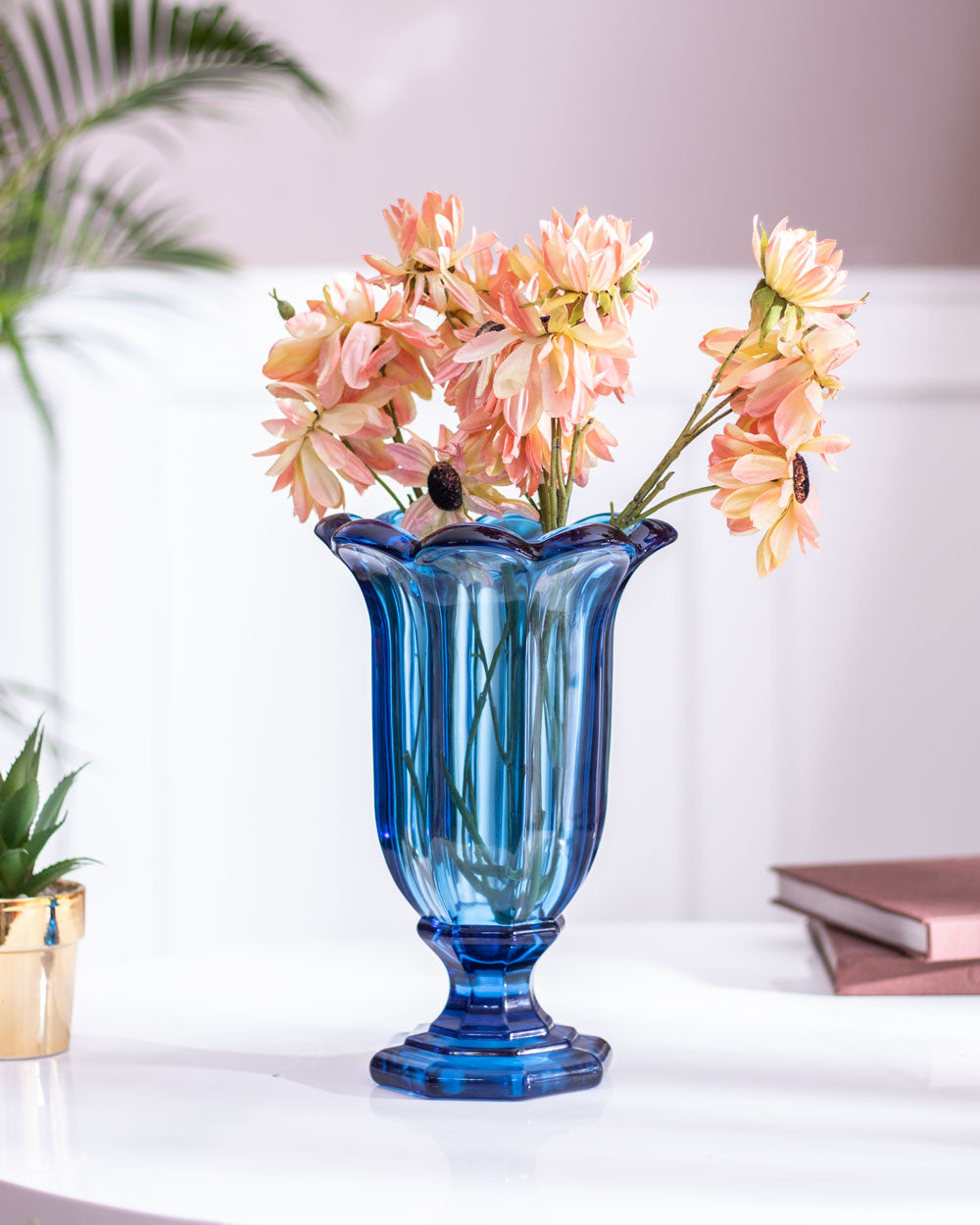 Admiral Petunia-Shaped Glass Vase