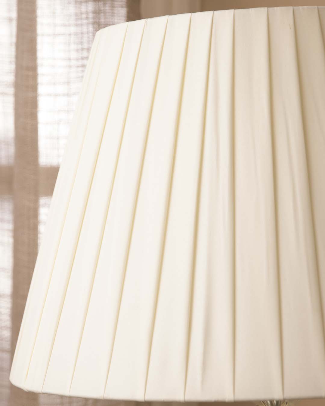 Faded Elegance Ceramic Table Lamp - The Decor Kart 