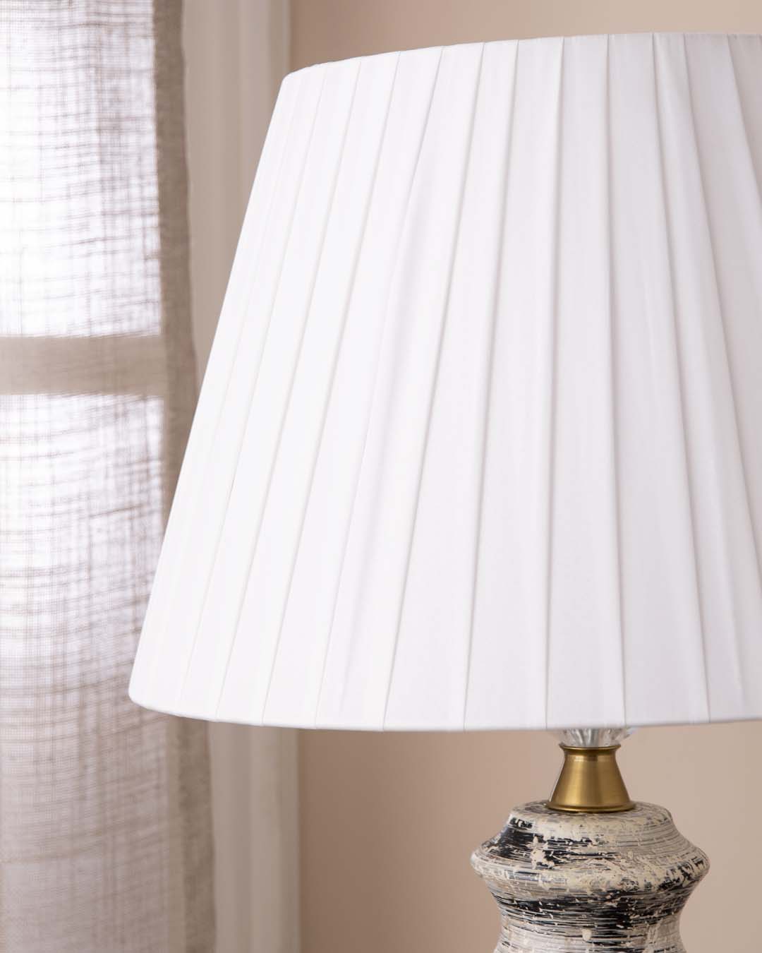 Antique Allure Ceramic Table Lamp - The Decor Kart 