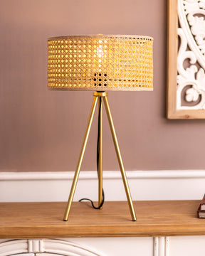 Metallic Glow: Table Lamp with Wooden Net Shade - Gold