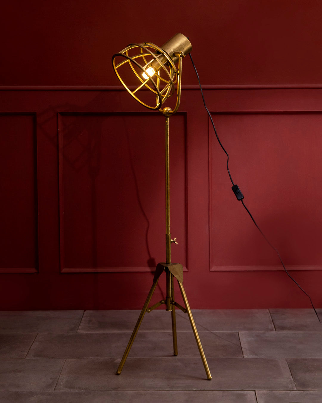 Retro Luxe Tripod Floor Lamp 