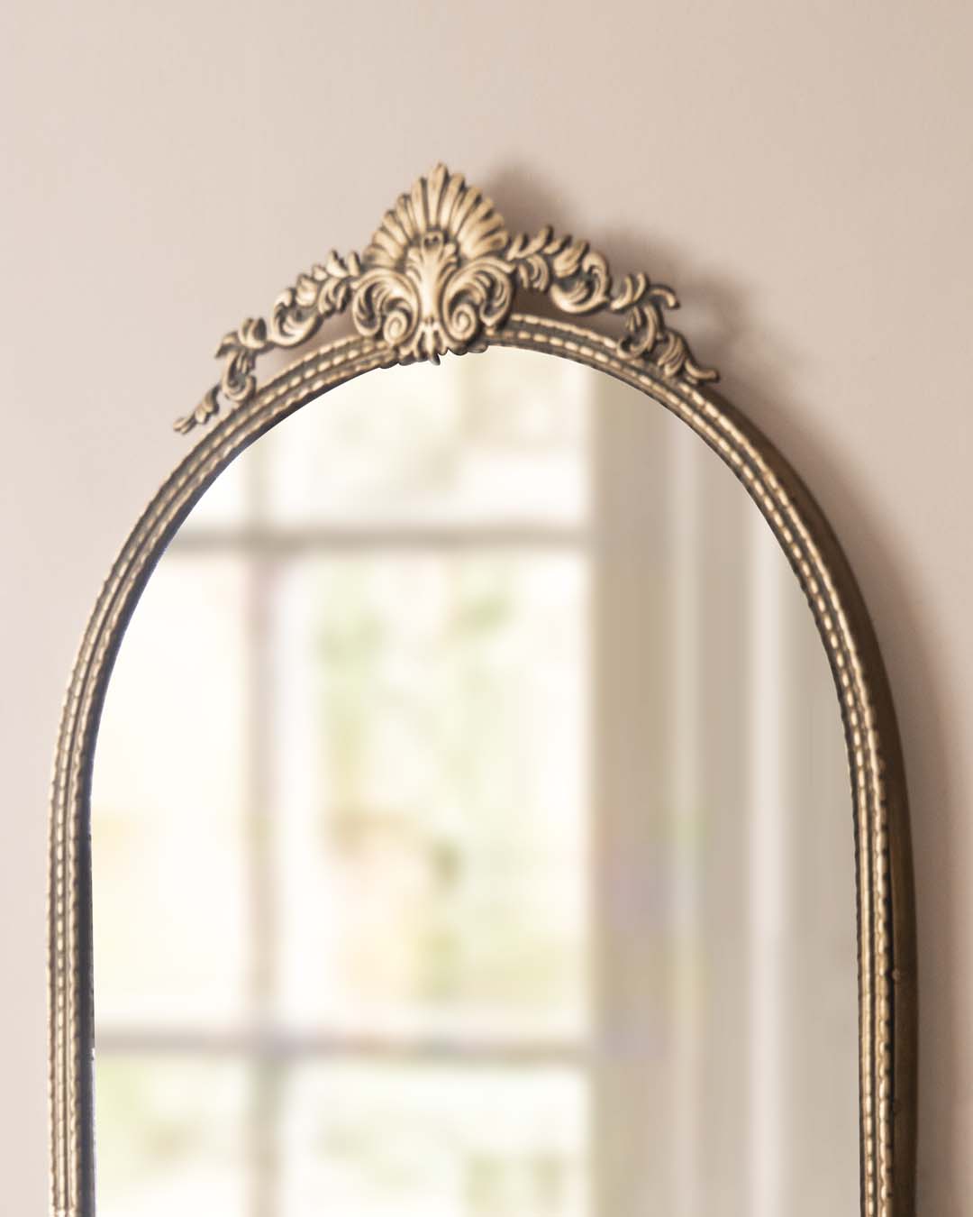Verdant Oval Metal Wall Mirror - The Decor Kart 