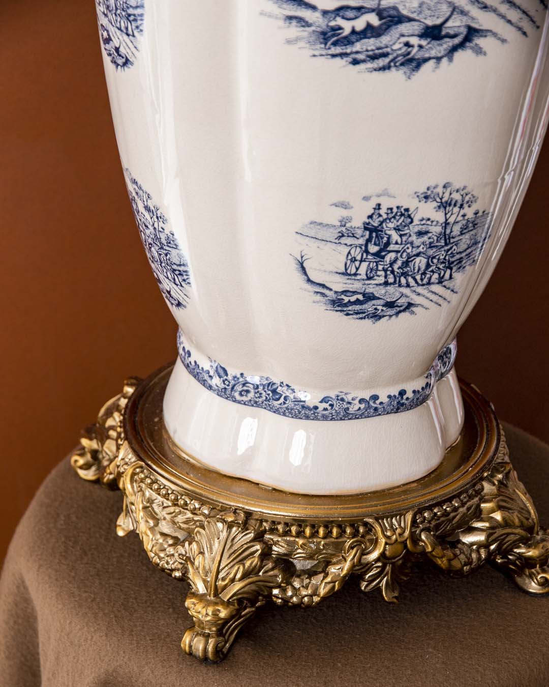 'Yorkshire' Victorian Ornamental Floor Vase - The Decor Kart 