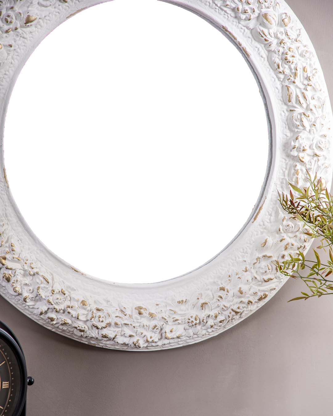 Old-fashioned Carved Wall Mirror 