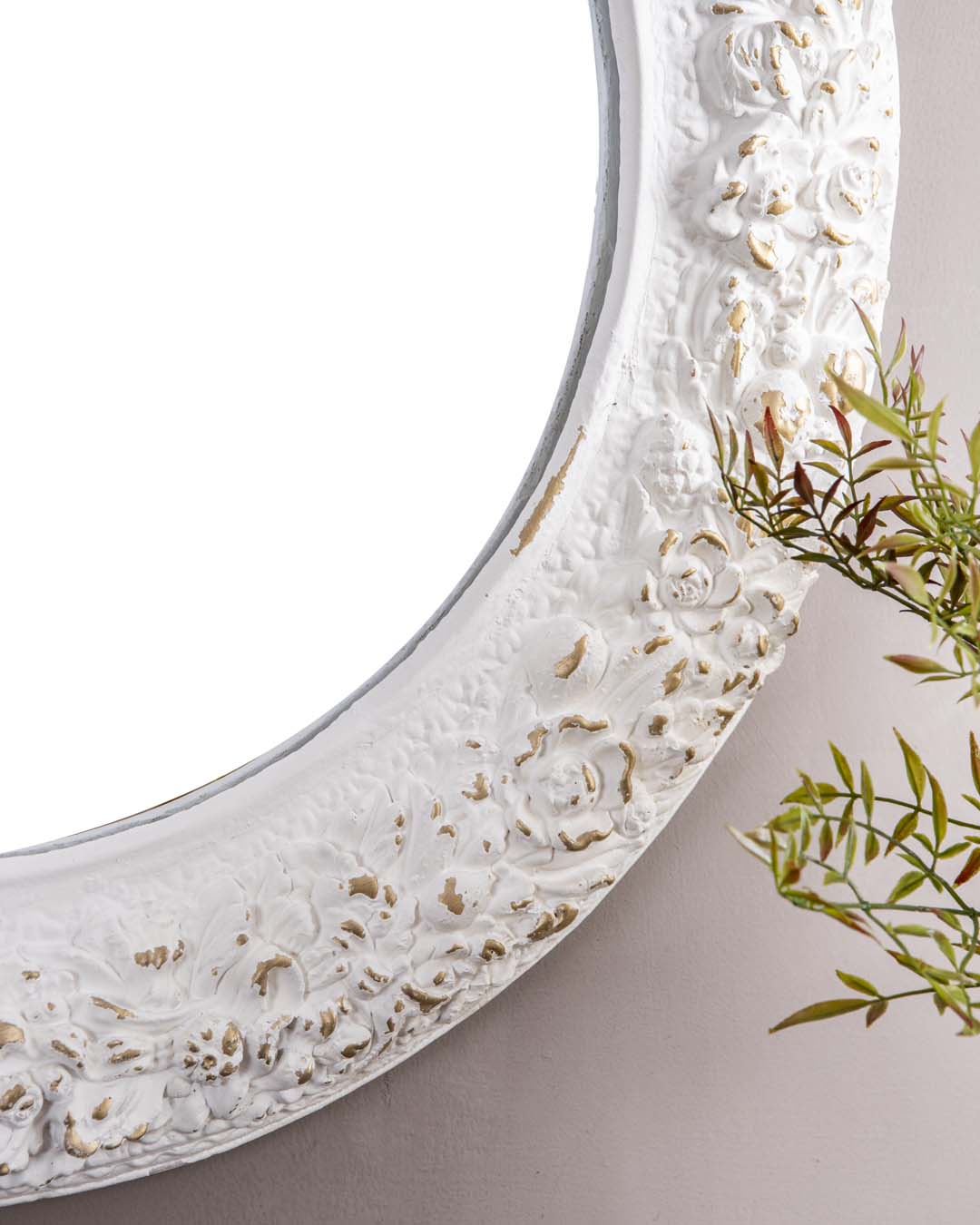 Old-fashioned Carved Wall Mirror 