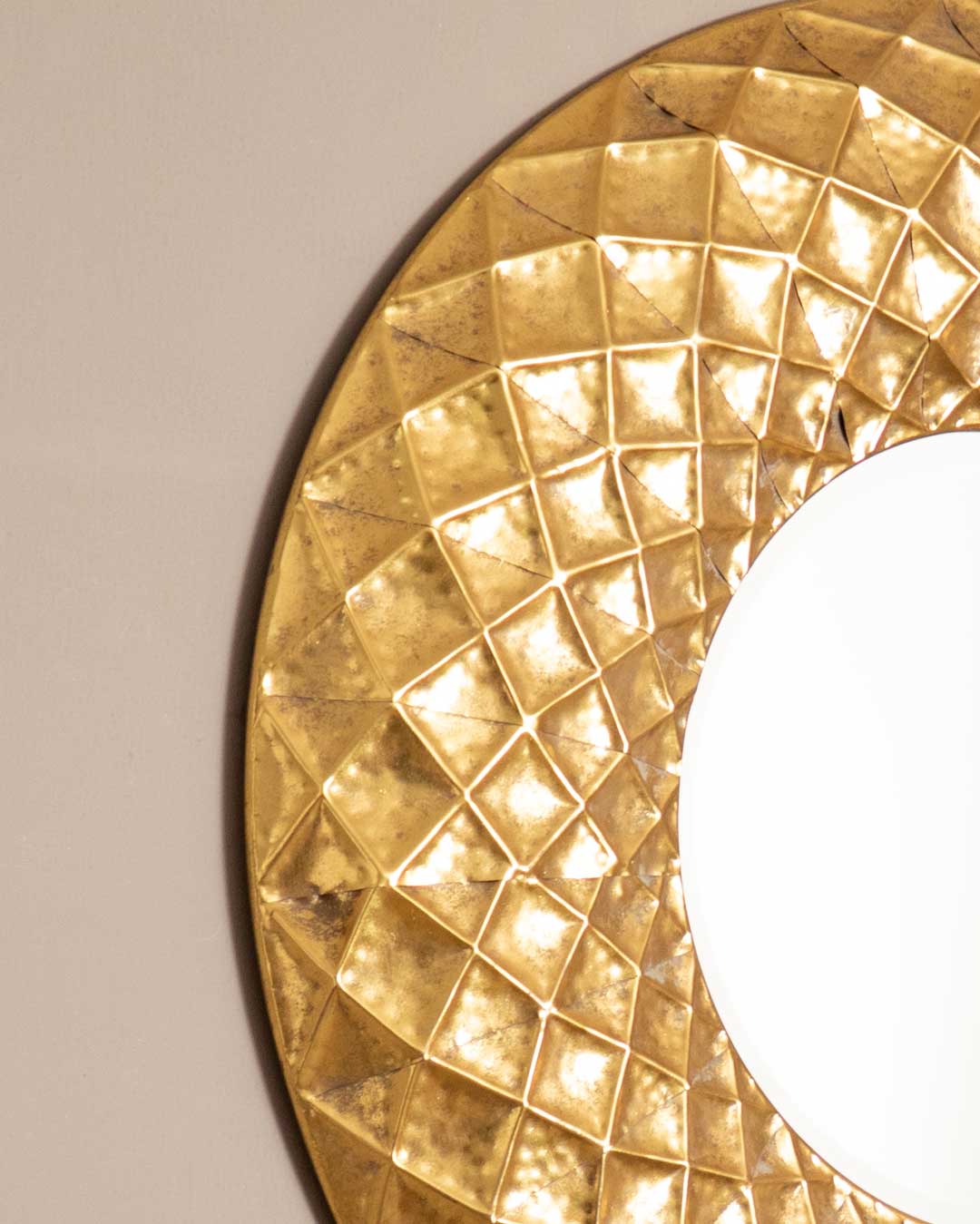 Contemporary Fractal wall mirror with an abstract gold frame in a chic interior.
