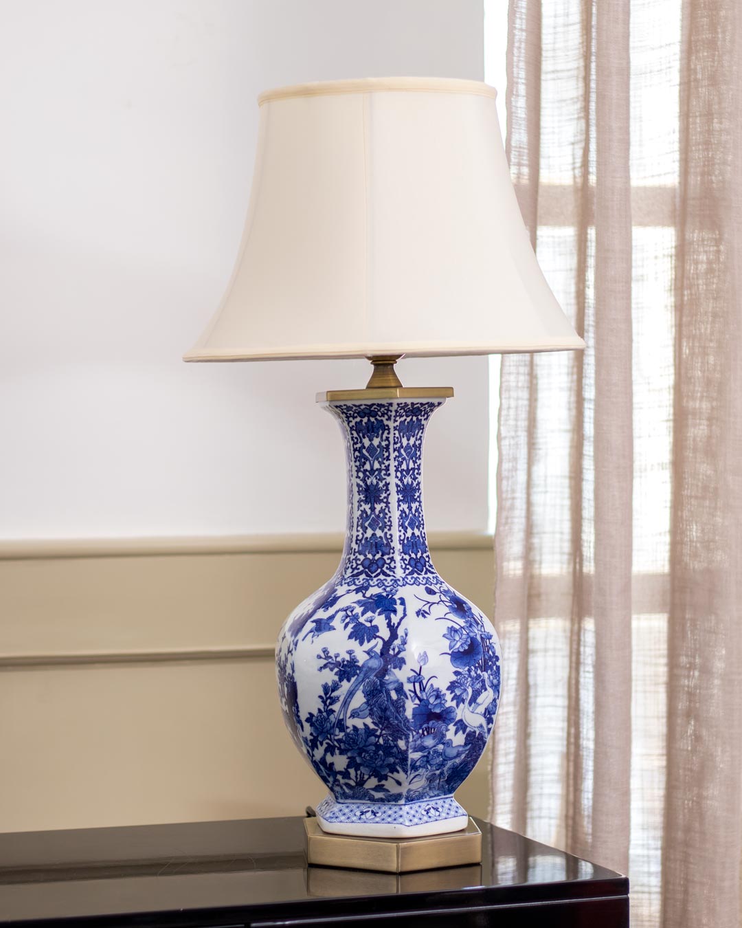 'Garlic Head' Porcelain Vase Table Lamp