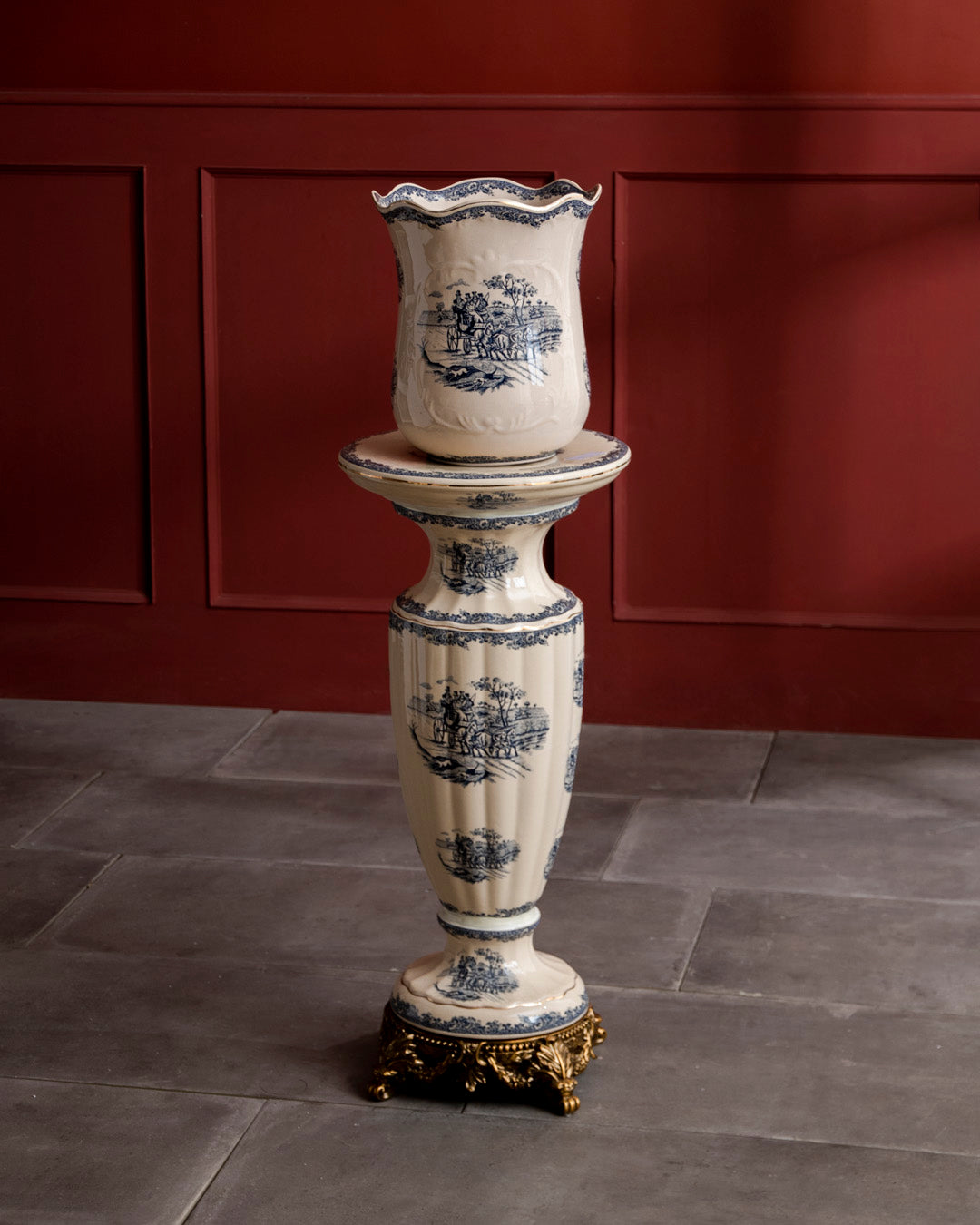 'Yorkshirel' Ornamental Vase With Pedestal Stand 