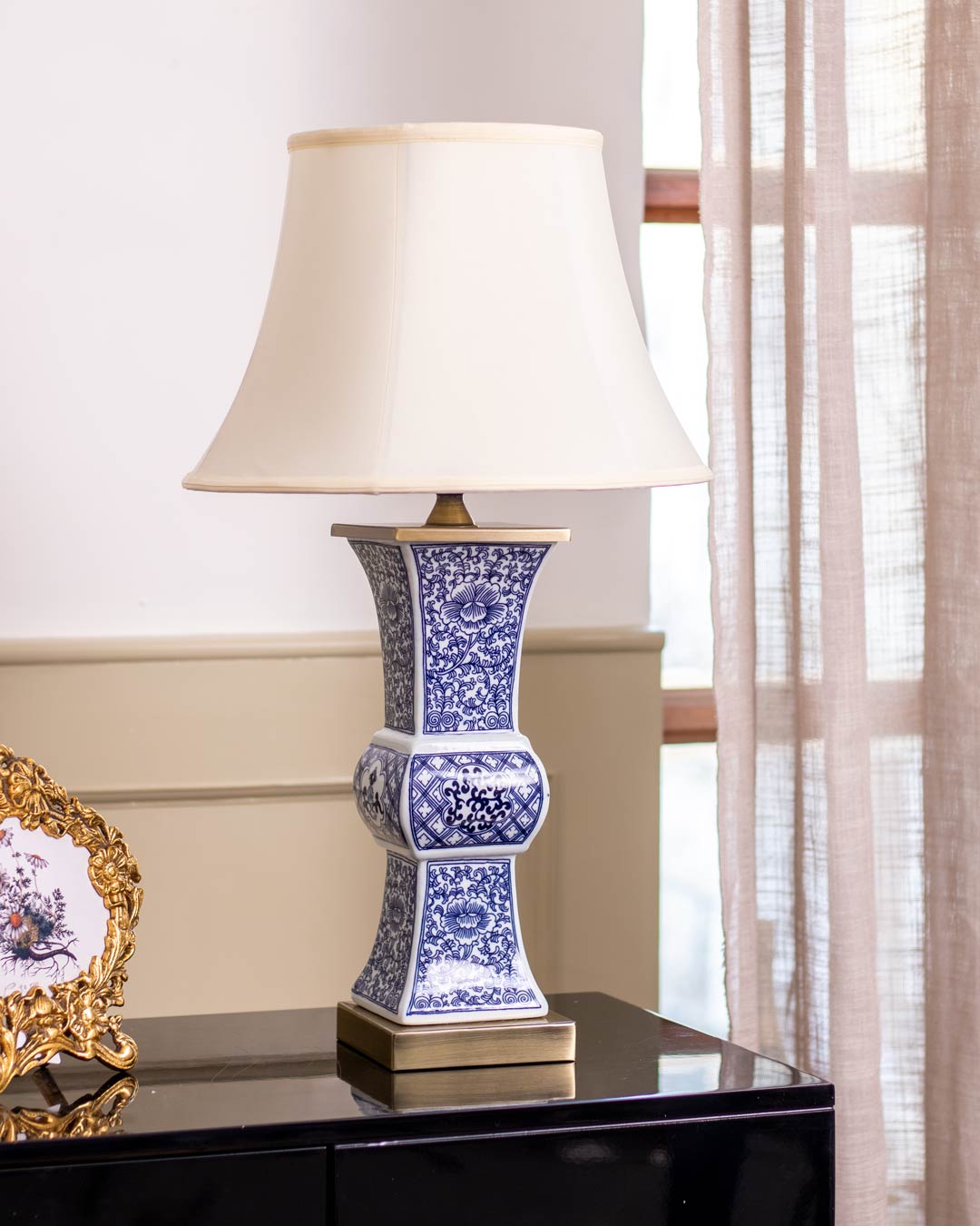 'Roman Pillar' Porcelain Vase Table Lamp - The Decor Kart