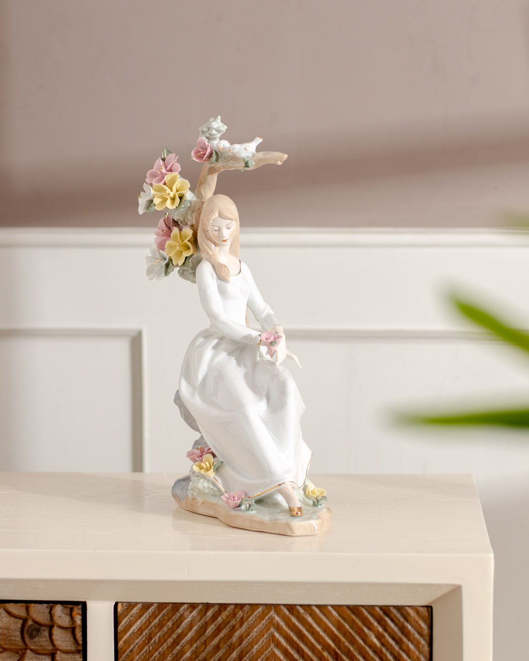 Victorian Lady - Fine Porcelain Figurine at Rs 5499, Porcelain Figurine