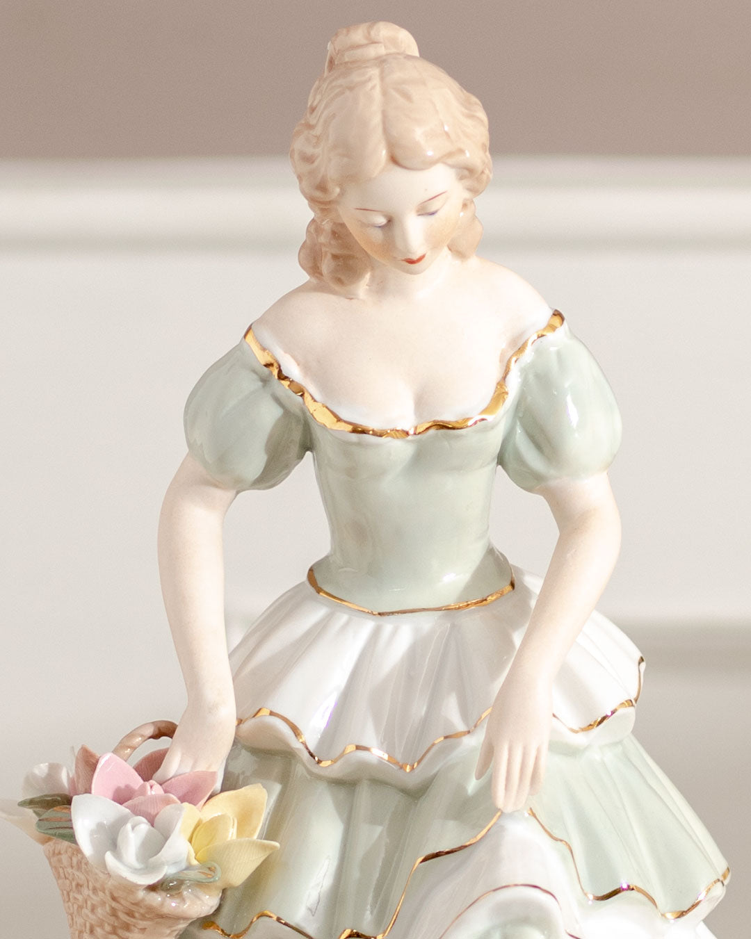 'Victorian Lady' Fine Porcelain Figurine - The Decor Kart 