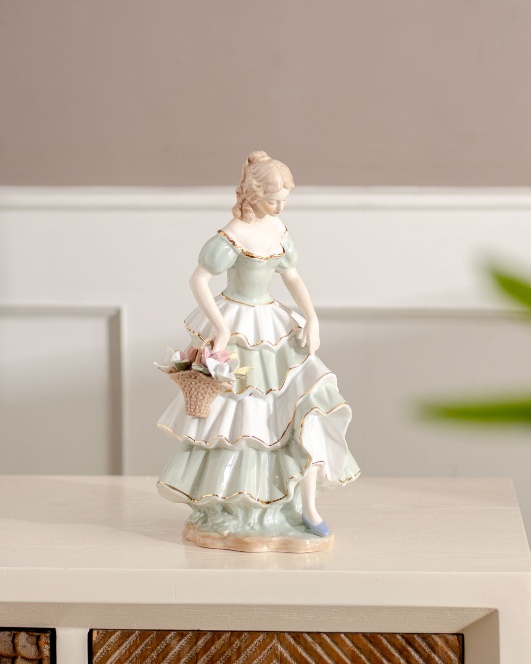 'Victorian Lady' Fine Porcelain Figurine - The Decor Kart 