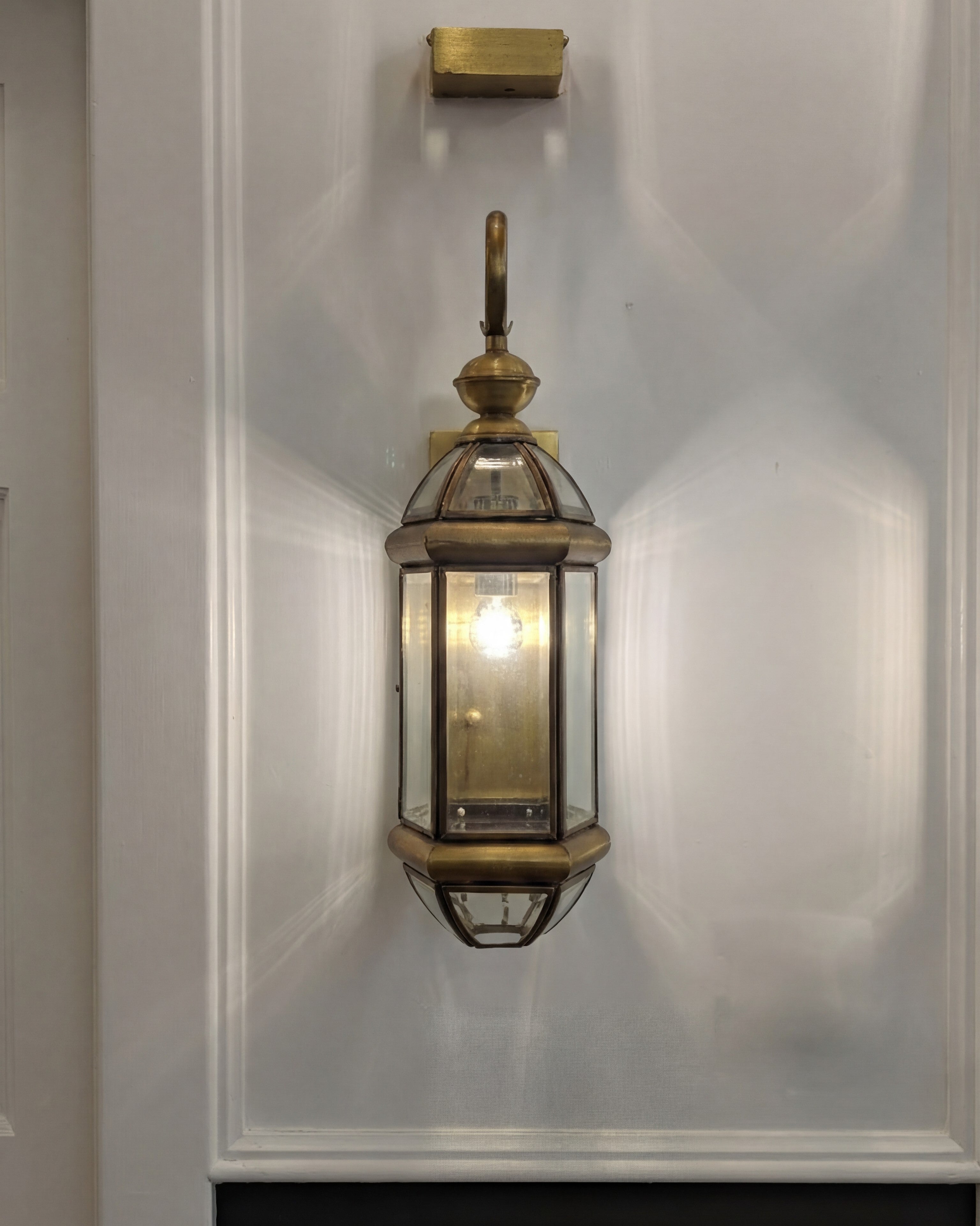 Classic Outdoor Wall Lantern